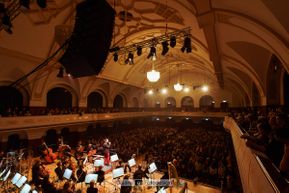 Philharmonie trifft Pop - Volkshaus Jena Bühne im Ernst-Abbe-Saal